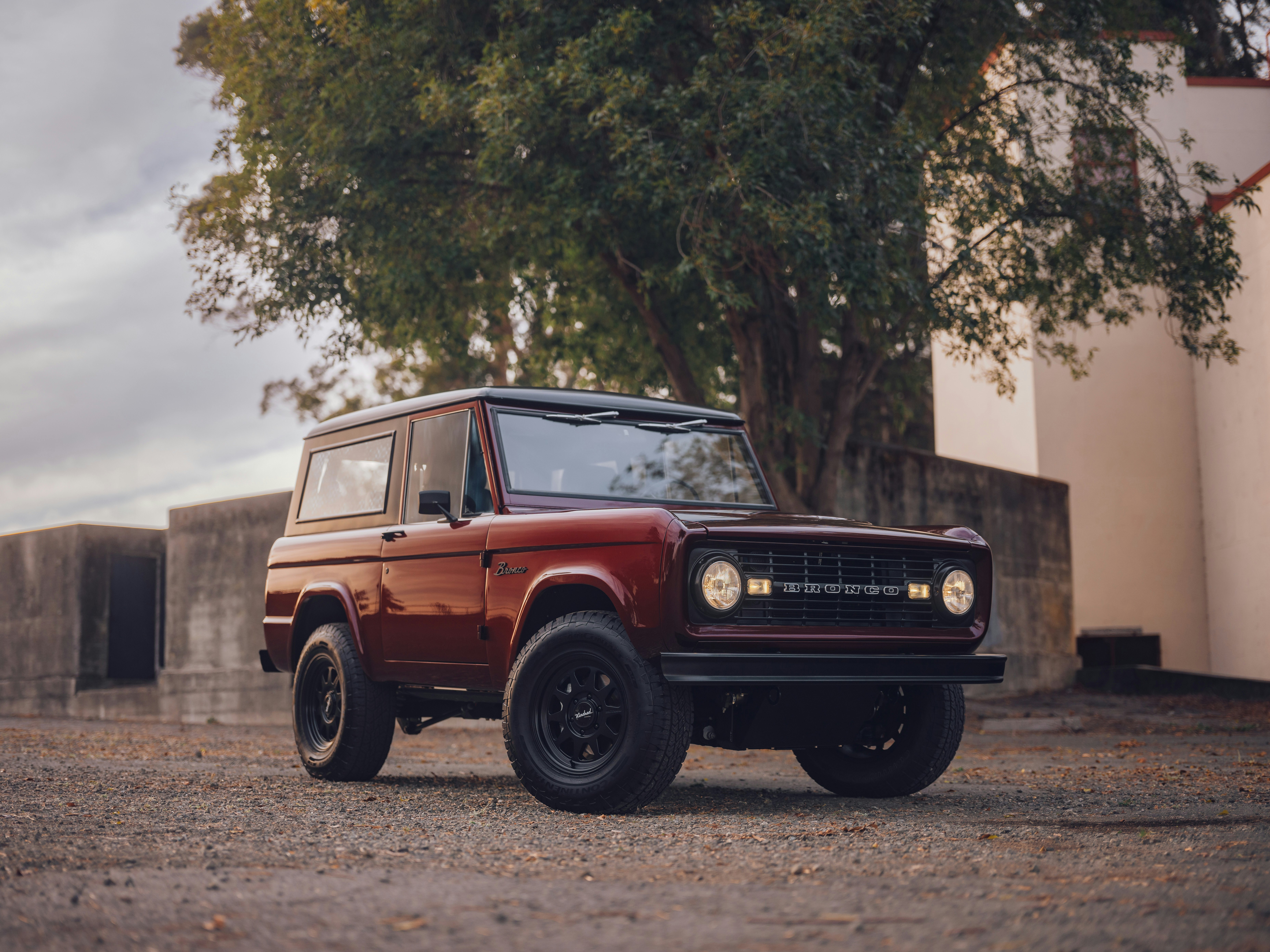 EV Bronco Black Hard Top