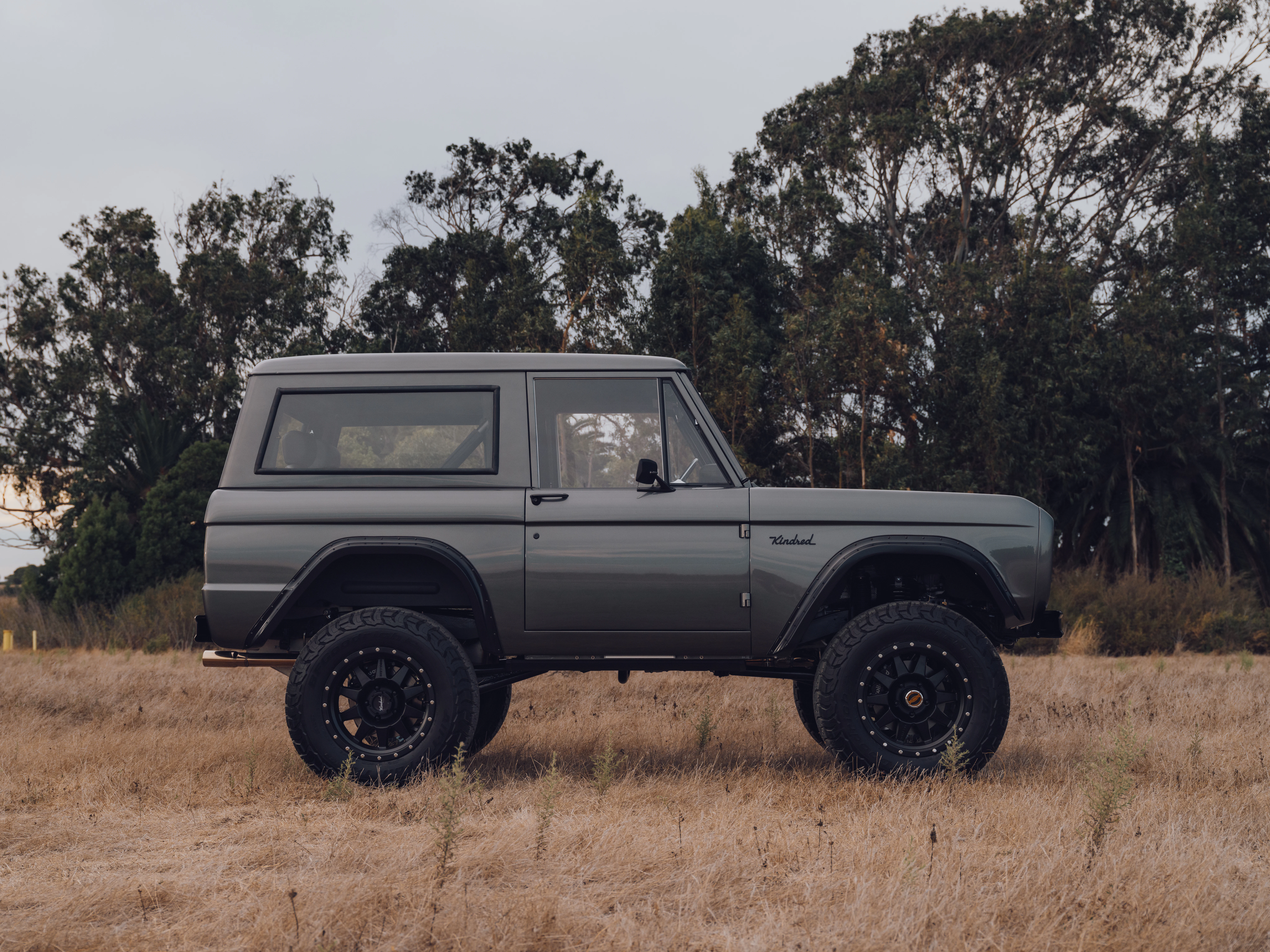 WHITE ICE BRONCO 77 GUNMETAL INV 13